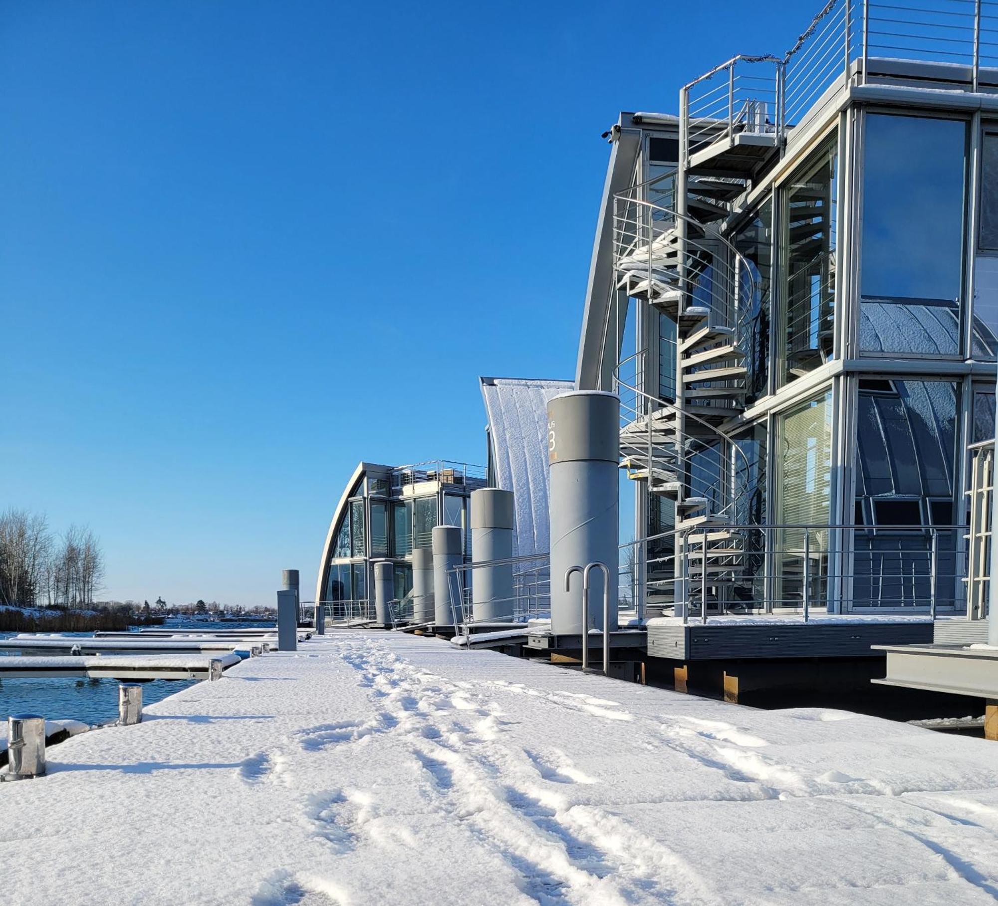 Schwimmendes Ferienhaus Sky Elsterheide Екстер'єр фото