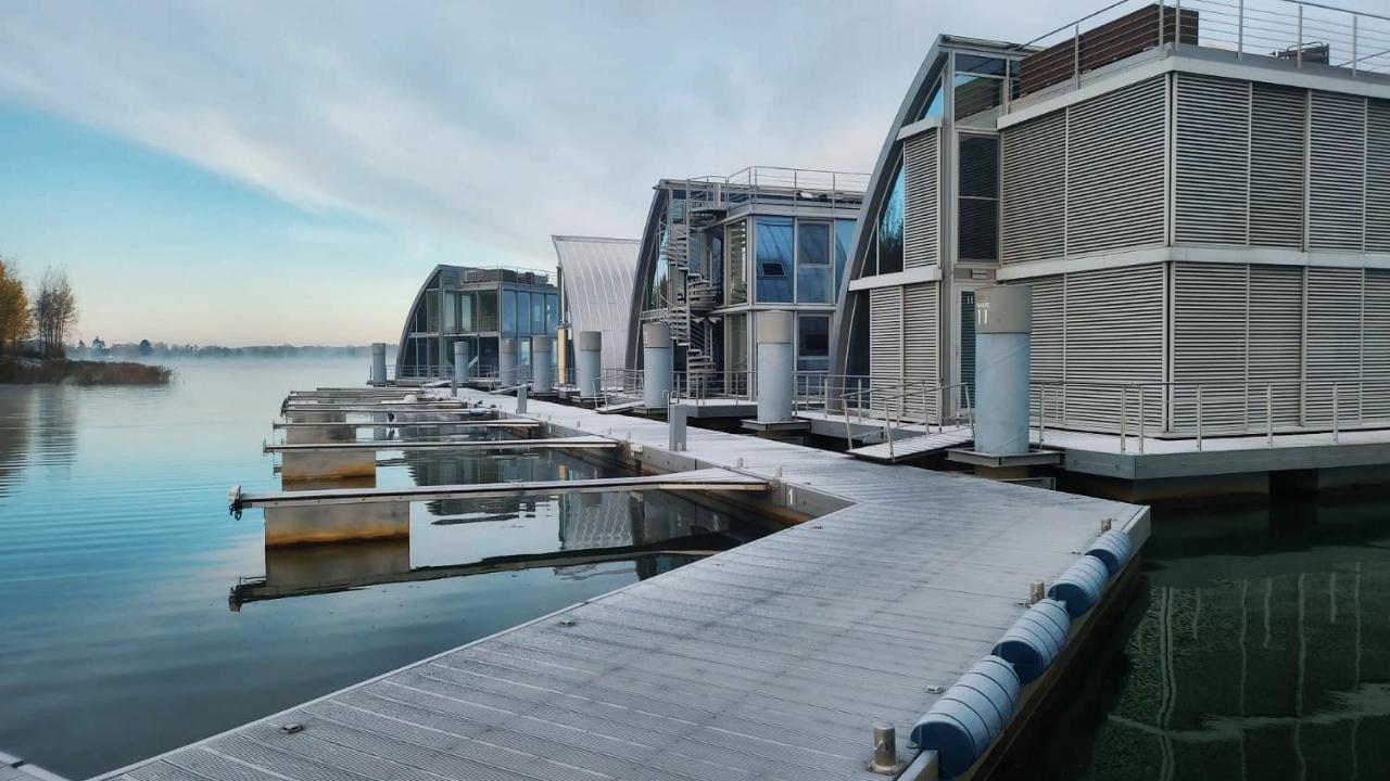 Schwimmendes Ferienhaus Sky Elsterheide Екстер'єр фото