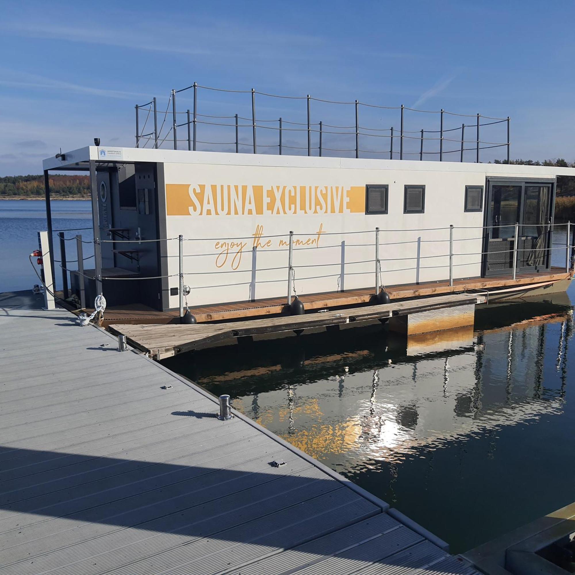Schwimmendes Ferienhaus Sky Elsterheide Екстер'єр фото