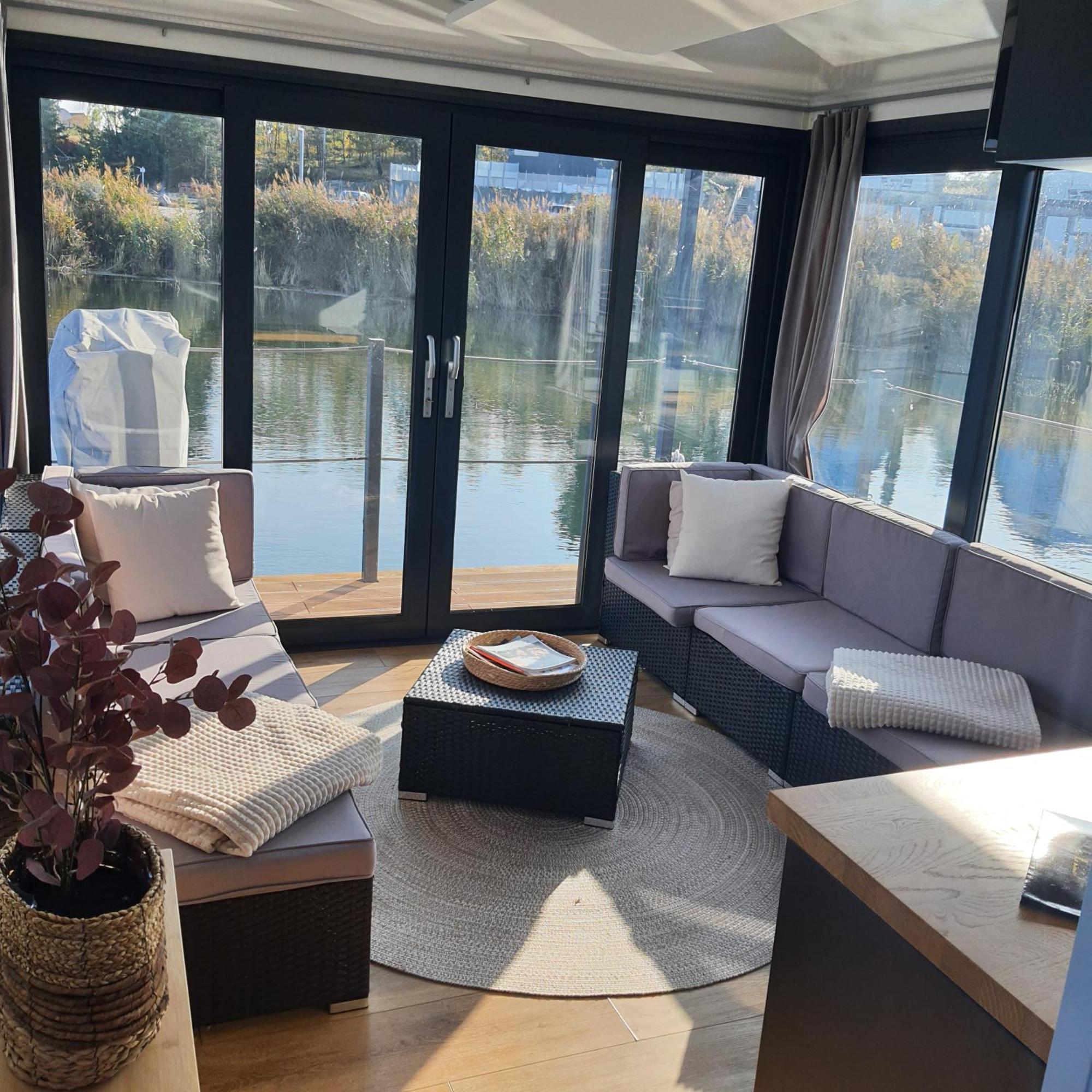 Schwimmendes Ferienhaus Sky Elsterheide Екстер'єр фото