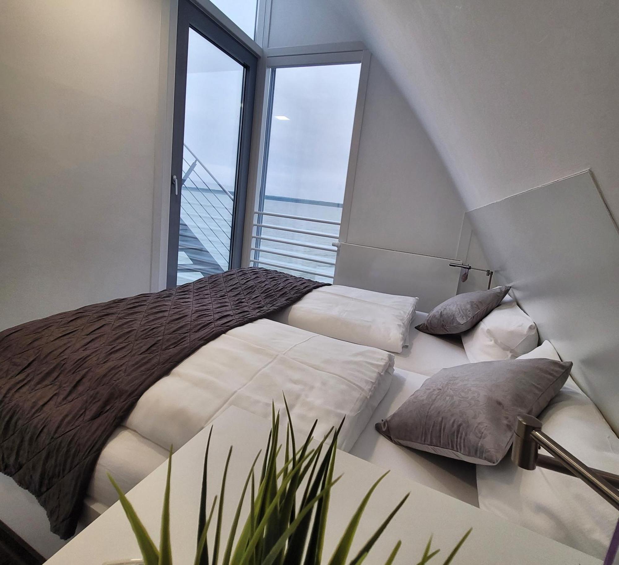 Schwimmendes Ferienhaus Sky Elsterheide Екстер'єр фото